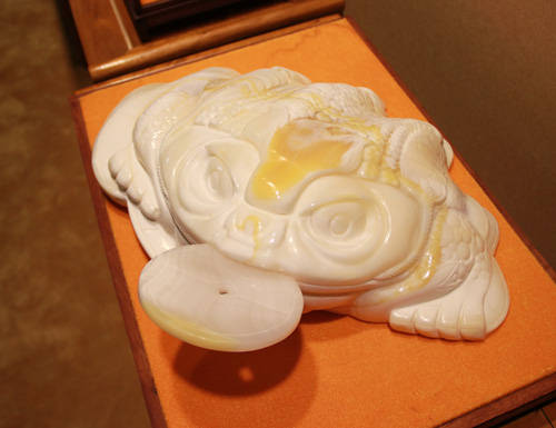 硨磲工藝品-金蟾通寶