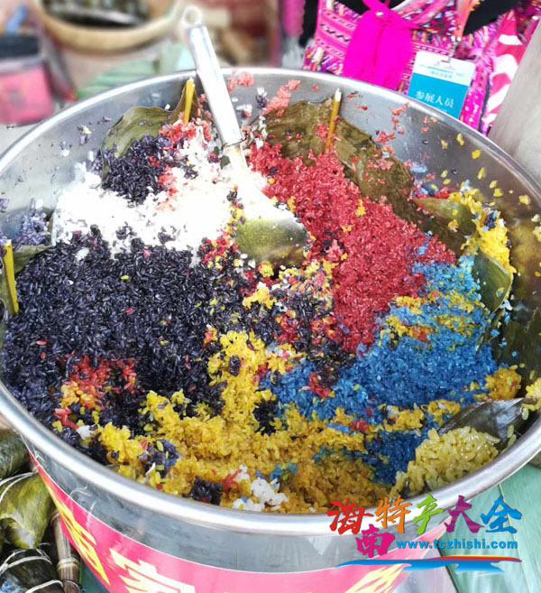 五色飯，黎苗族特色，據說(shuō)壯族也有